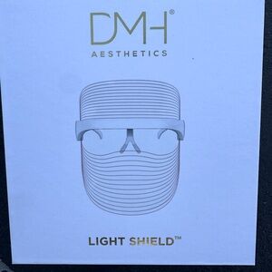 LED light mask helps w/3 different light options for all skin types New in box